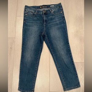 Women’s skinny ankle jeans